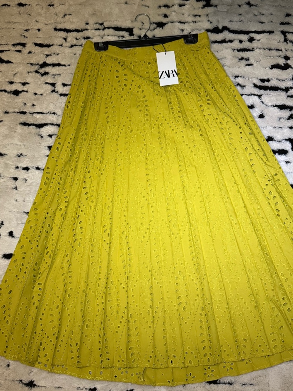 ZARA Lime Yellow Eyelet Pleated Midi Skirt - Picture 2 of 6